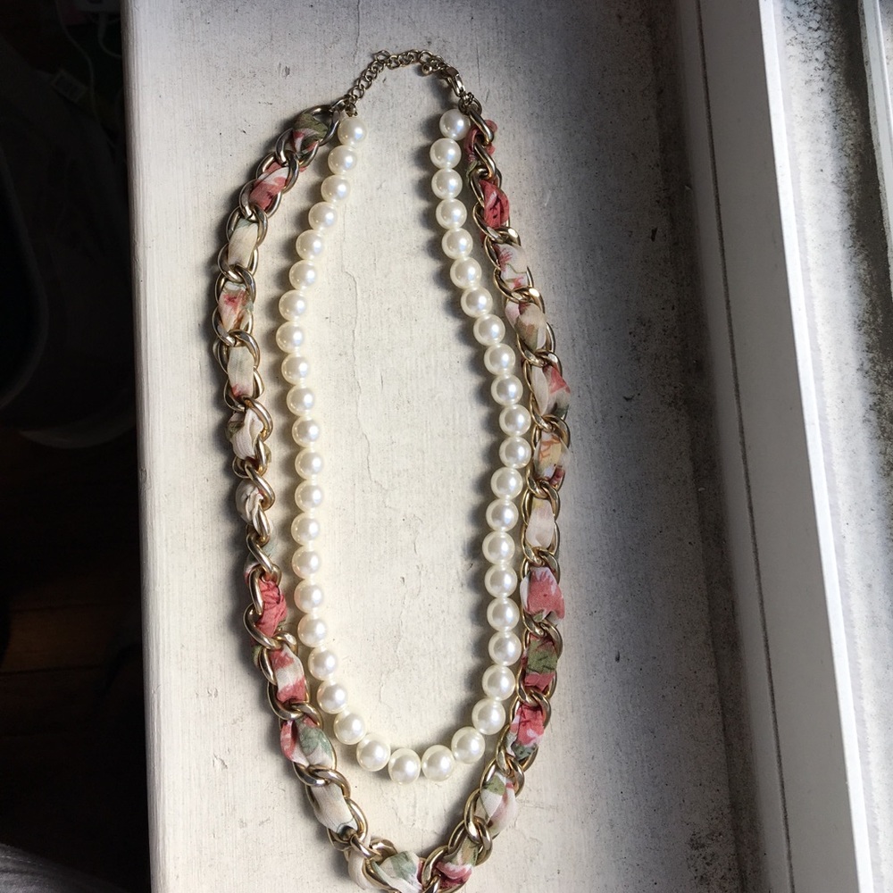 Forever 21 pearl necklace