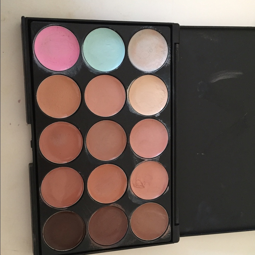 Contour makeup pallet by Anself.