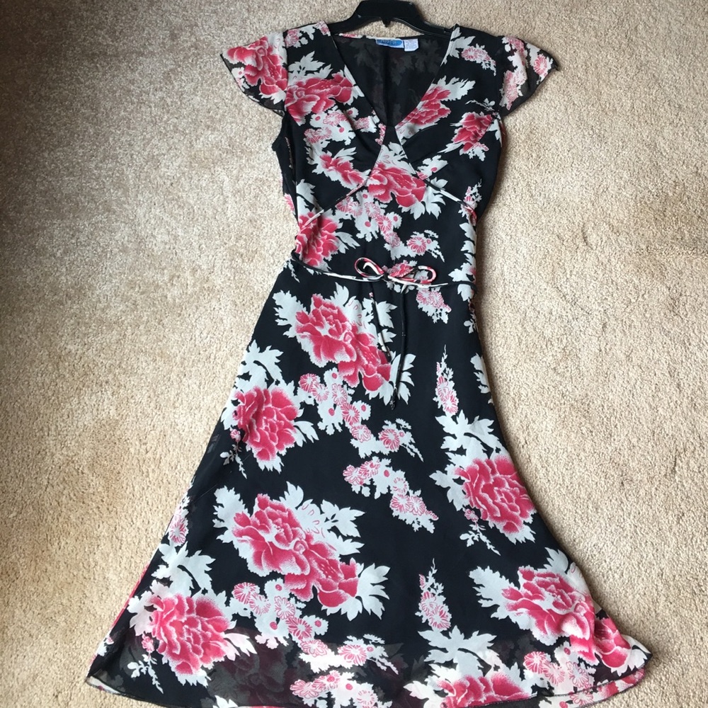 Sheer feeling black/tan/red floral dress