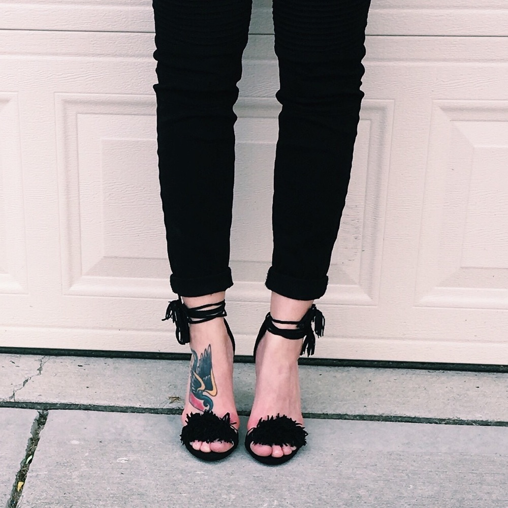 Jayne Nash | Pom Pom Heels - Picture 4 of 7