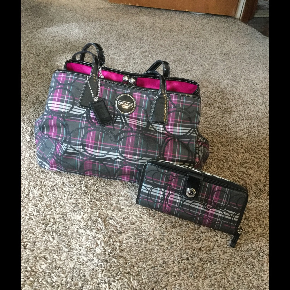 Sold!! Coach Plaid Handbag & matching wallet - Picture 1 of 4