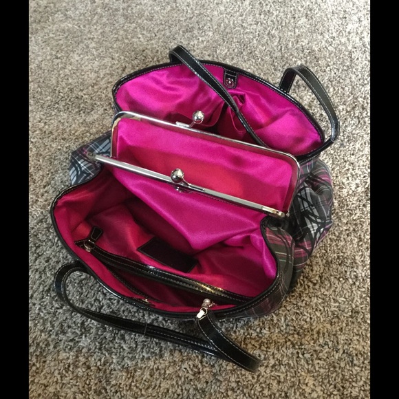 Sold!! Coach Plaid Handbag & matching wallet - Picture 2 of 4