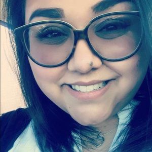 Meet your Posher, Alexis
