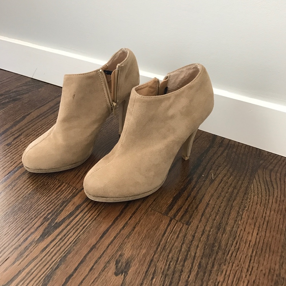 Heels - Picture 2 of 2