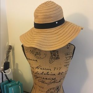 Cute Guess floppy hat.