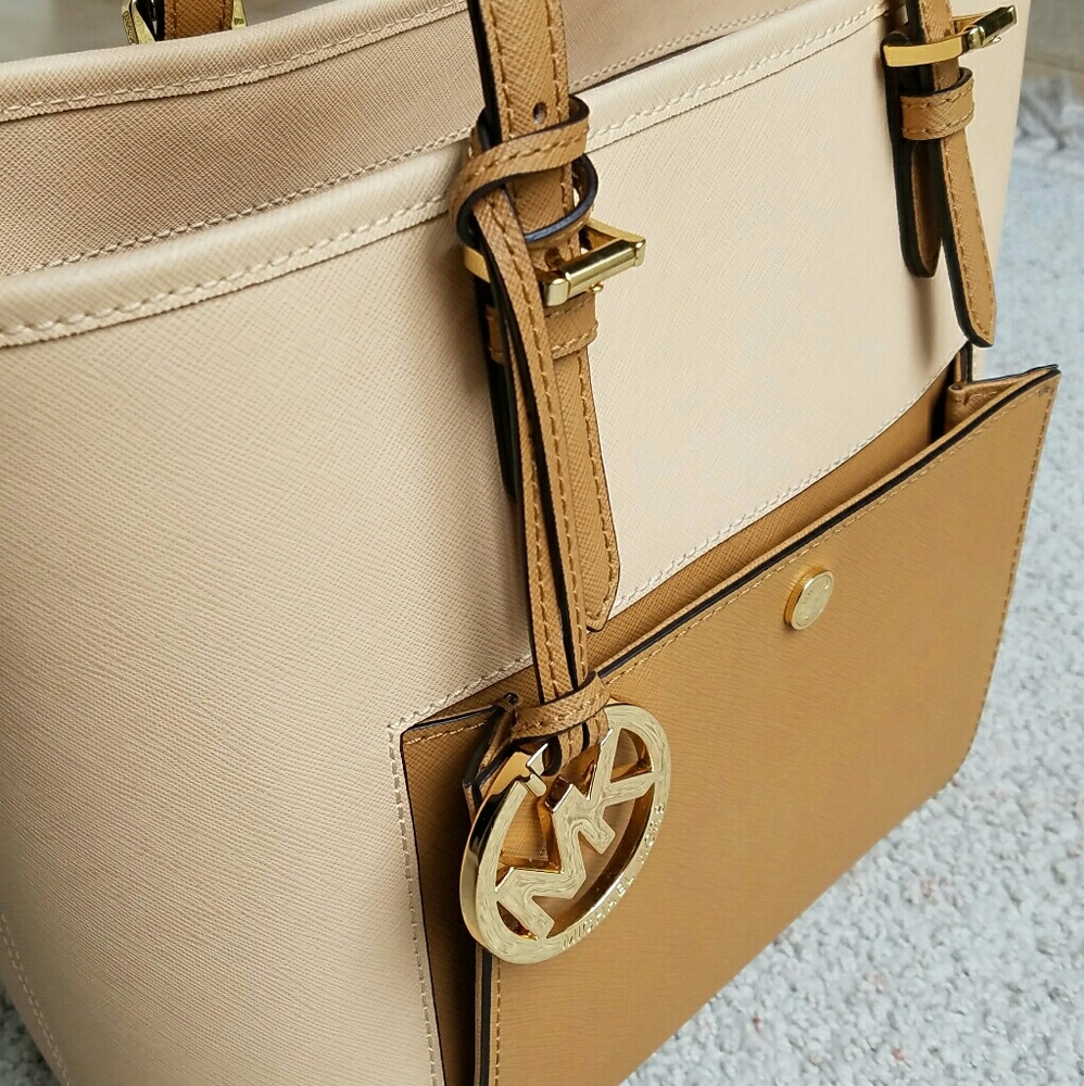 Michael Kors Jet Set Medium Snap Tote