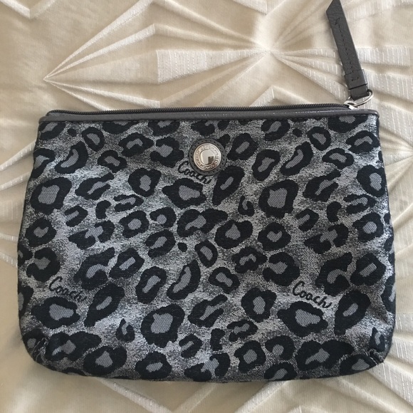 SET: Coach Clutch with matching small wallet - Picture 2 of 7