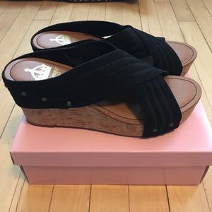 Black Crown Vintage wedges