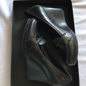 Shoes - Kenneth Cole Reaction wedge black shoes. Shoes - Kenneth Cole Reaction wedge black shoes.