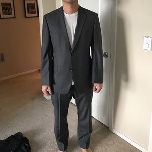 Hugo Boss Suit - virgin wool lightweight