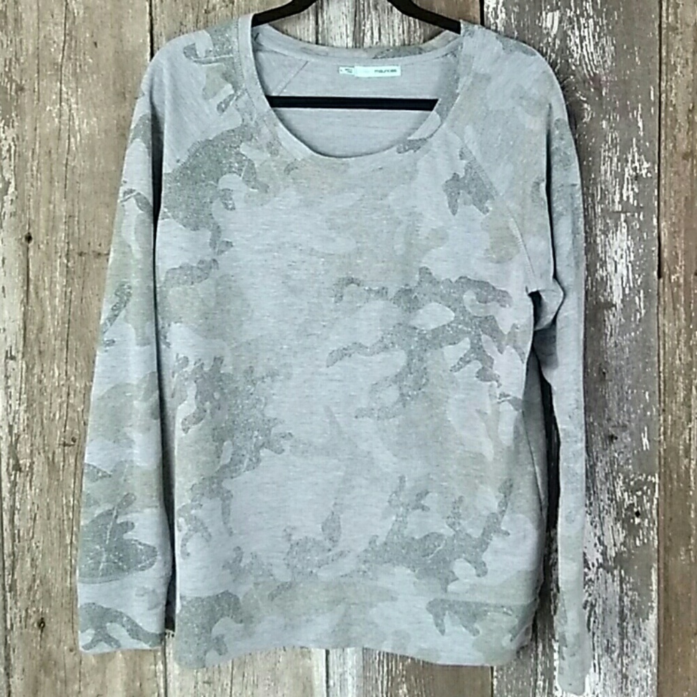 Camo long sleeve shirt Maurice's large
