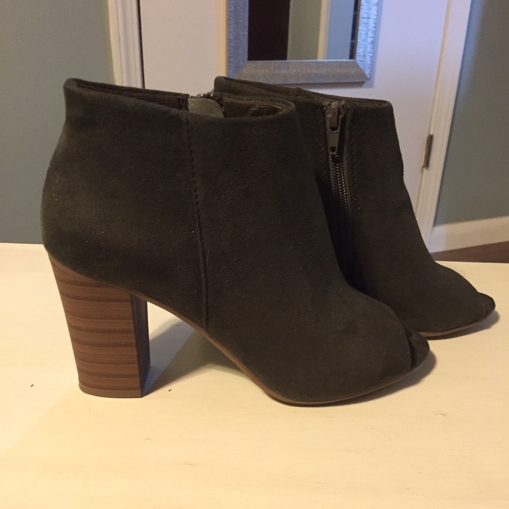 Olive green booties!