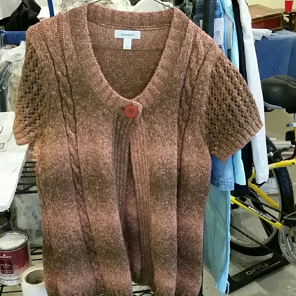 Short sleeve sweater