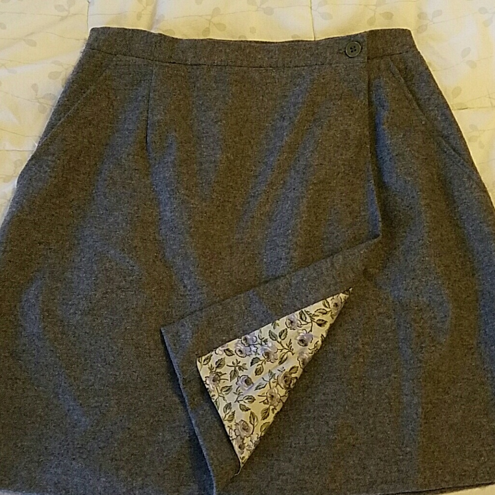 Limited wool skirt w/pockets