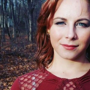 Meet your Posher, Carolina