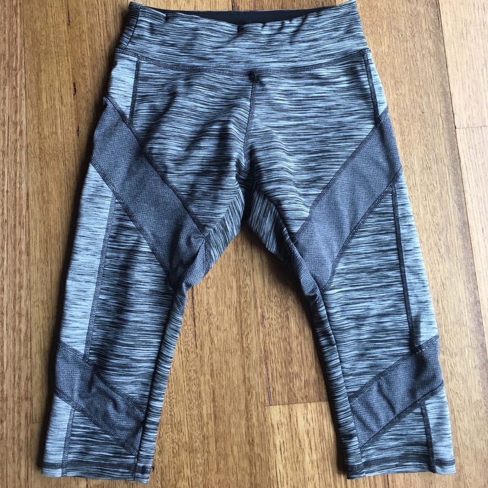 Grey cropped workout leggings!