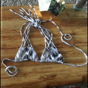 Stone fox swim bikini top size small!