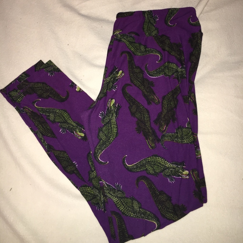 Tall and curvy lularoe alligator leggings