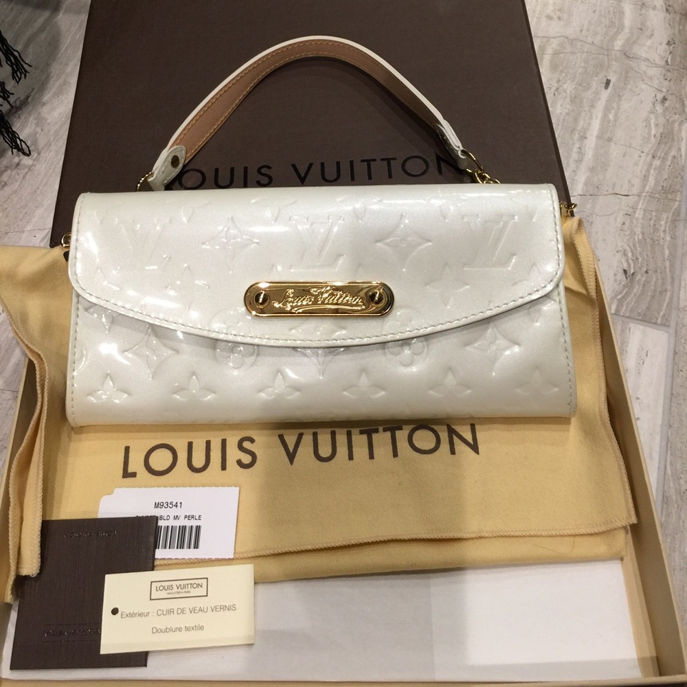 Auth Louis Vuitton Perle Clutch w/Strap White Rare