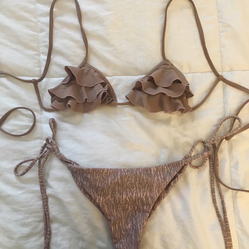 Tori praver bikini