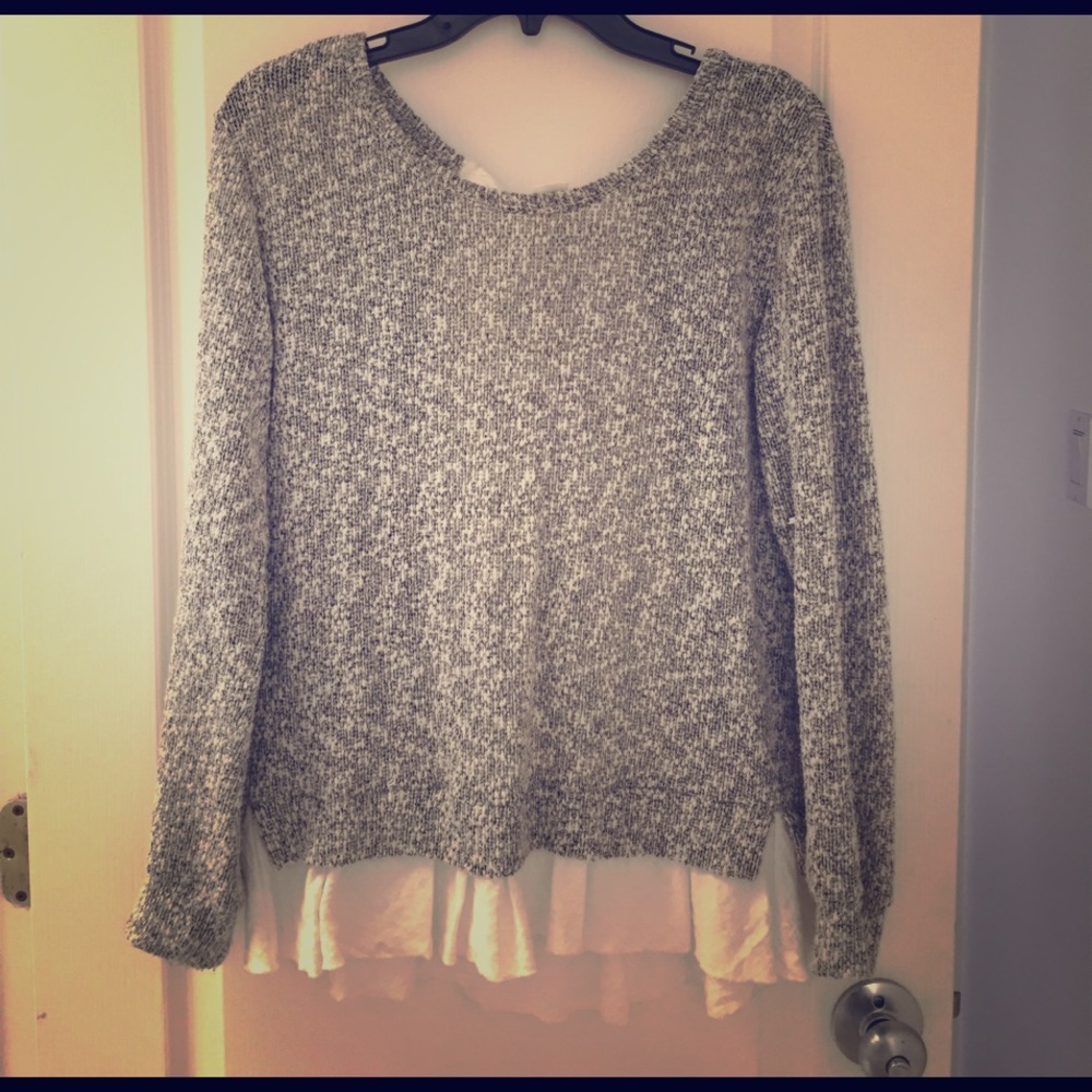 Super cute gray/sparkly white top