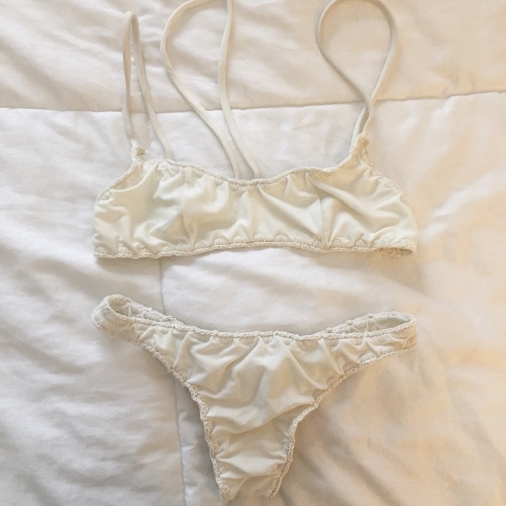 Posh pua white bikini