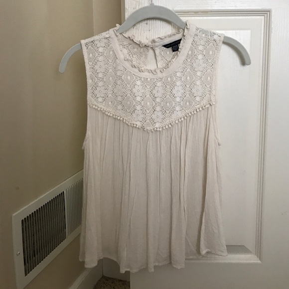 American Eagle Outfitters Tops - NEVER WORN AE LACE TANK
