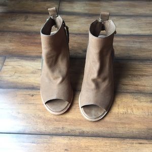 Dolce Vita Nubuck booties