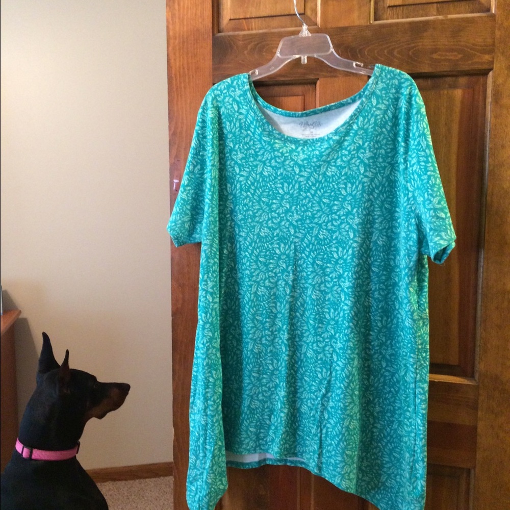 Green short sleeve legging length top size 3X