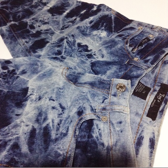 Acid Wash Skinny Jeans - Picture 3 of 4