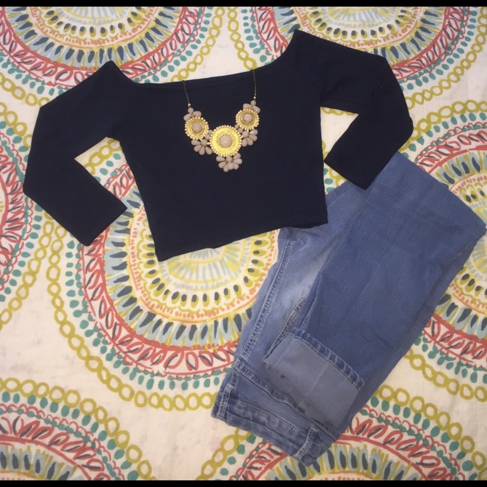 ✨NEED GONE✨Quarter Length Sleeve Crop Top