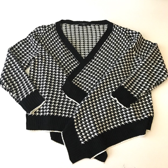 Forever 21 sweater - Picture 2 of 6