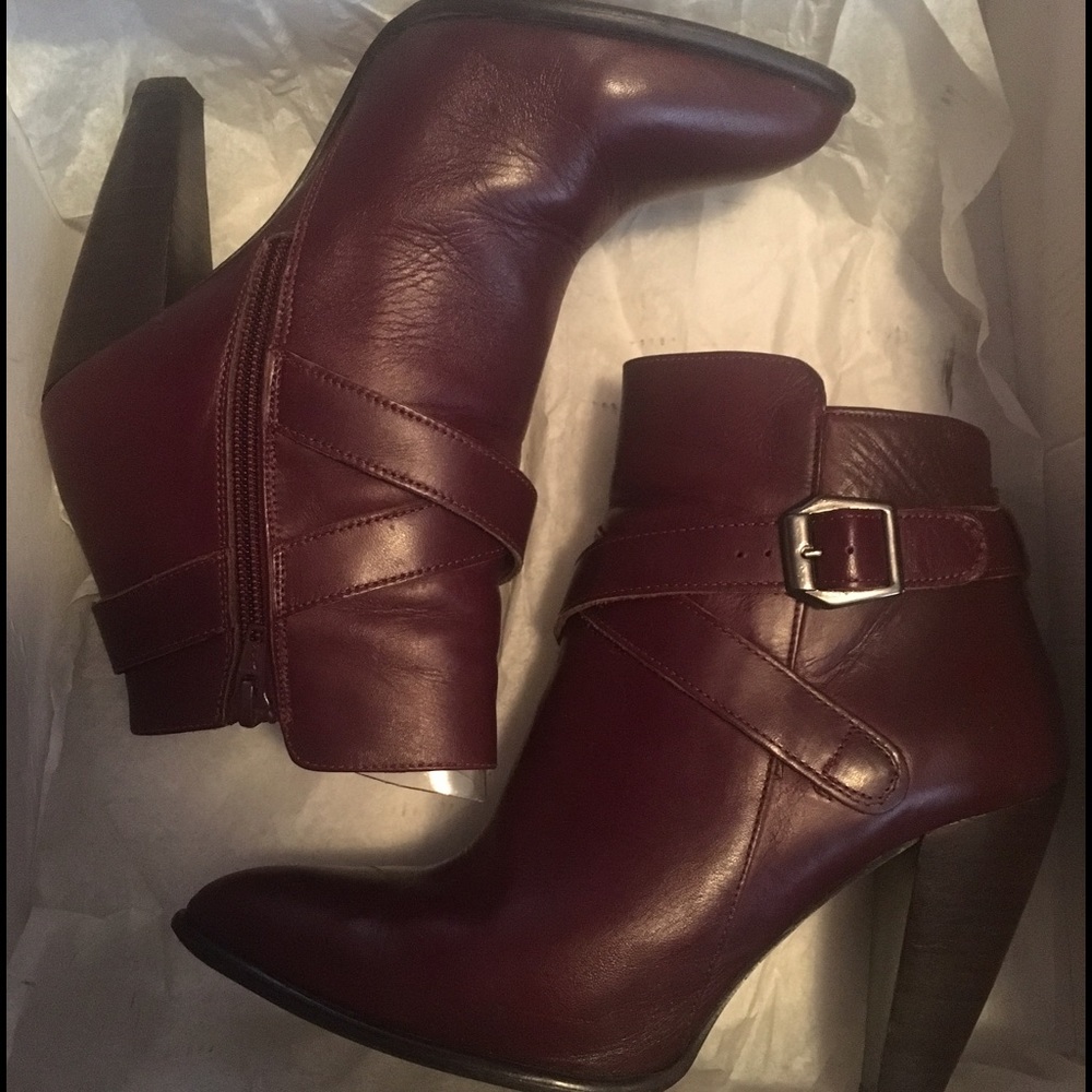 Burgundy Steve Madden leather bootie