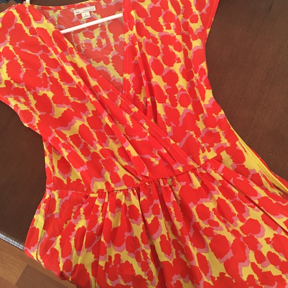 ☀️sale!☀️ Bright orange print wrap dress