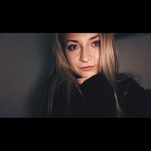 Meet your Posher, Courtney