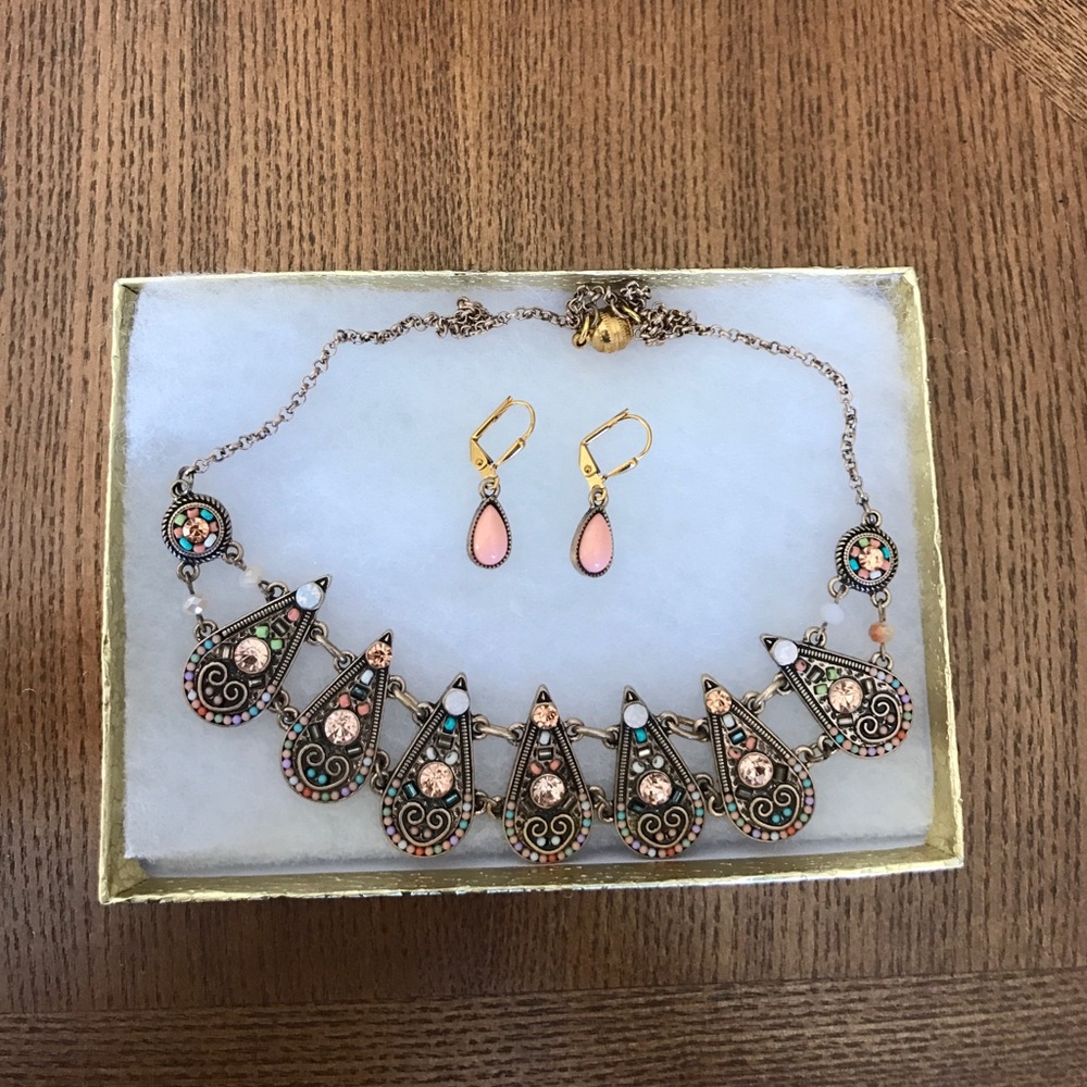 Necklace earring set