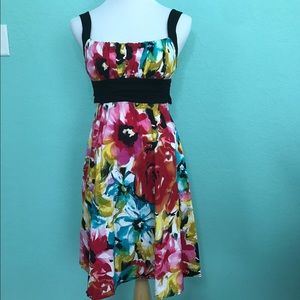 Classy summer dress. Padded bra w/zip & tie back