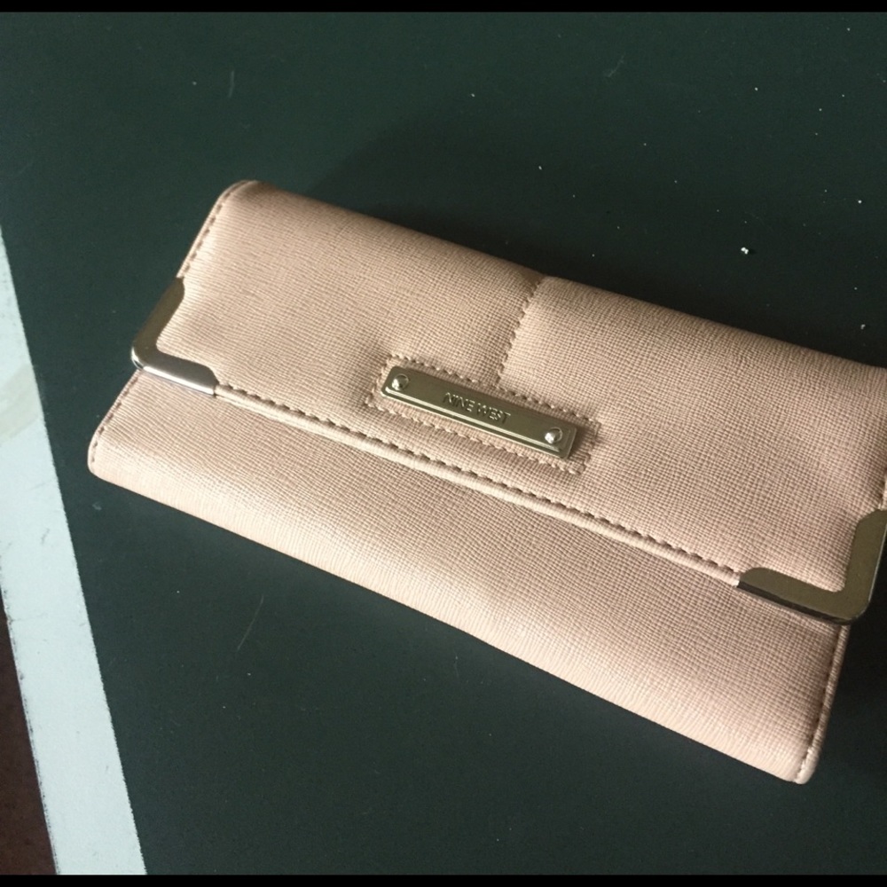Nine West light pink wallet 🌸