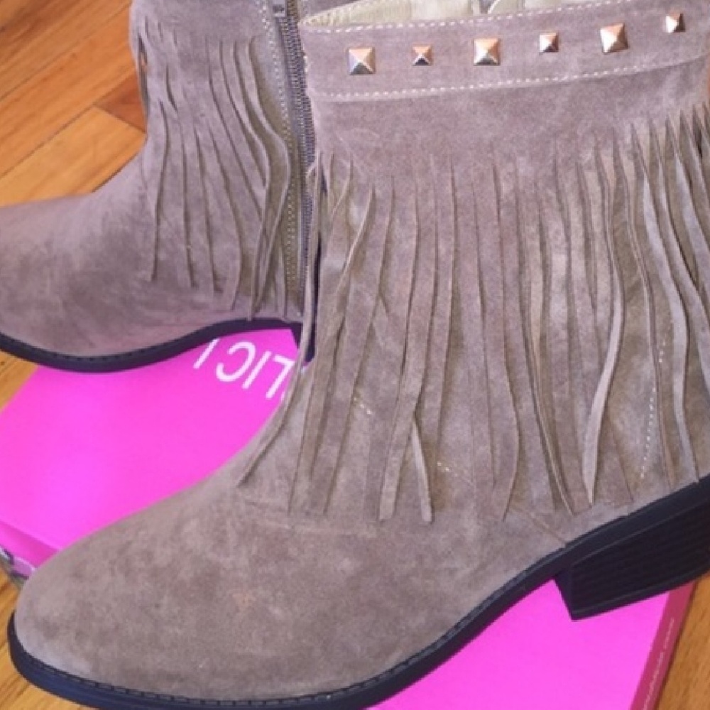 SOLD NWOT Taupe Fringe Boots Size 6