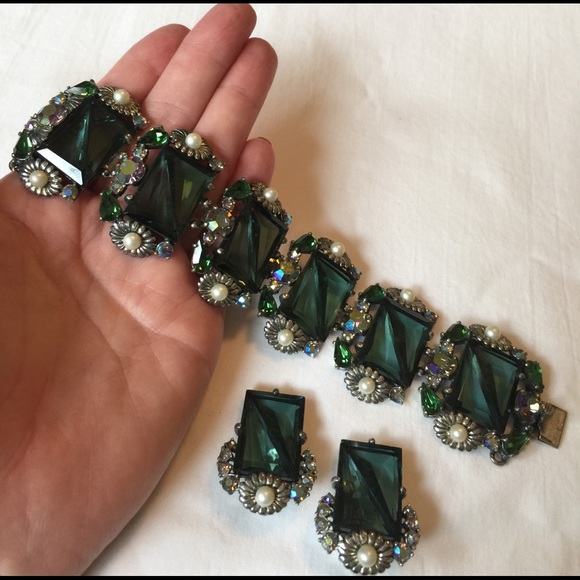 ๐๐HP๐๐RARE SCHIAPARELLI BRACELET AND EARRINGS - Picture 3 of 7