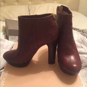 Michael Kors Lesly Ankle bootie.
