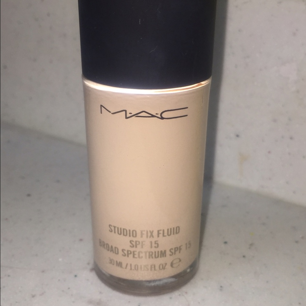 Mac Studio Fluid Fix Foundation NW10🎉💕