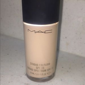 Mac Studio Fluid Fix Foundation NW10🎉💕