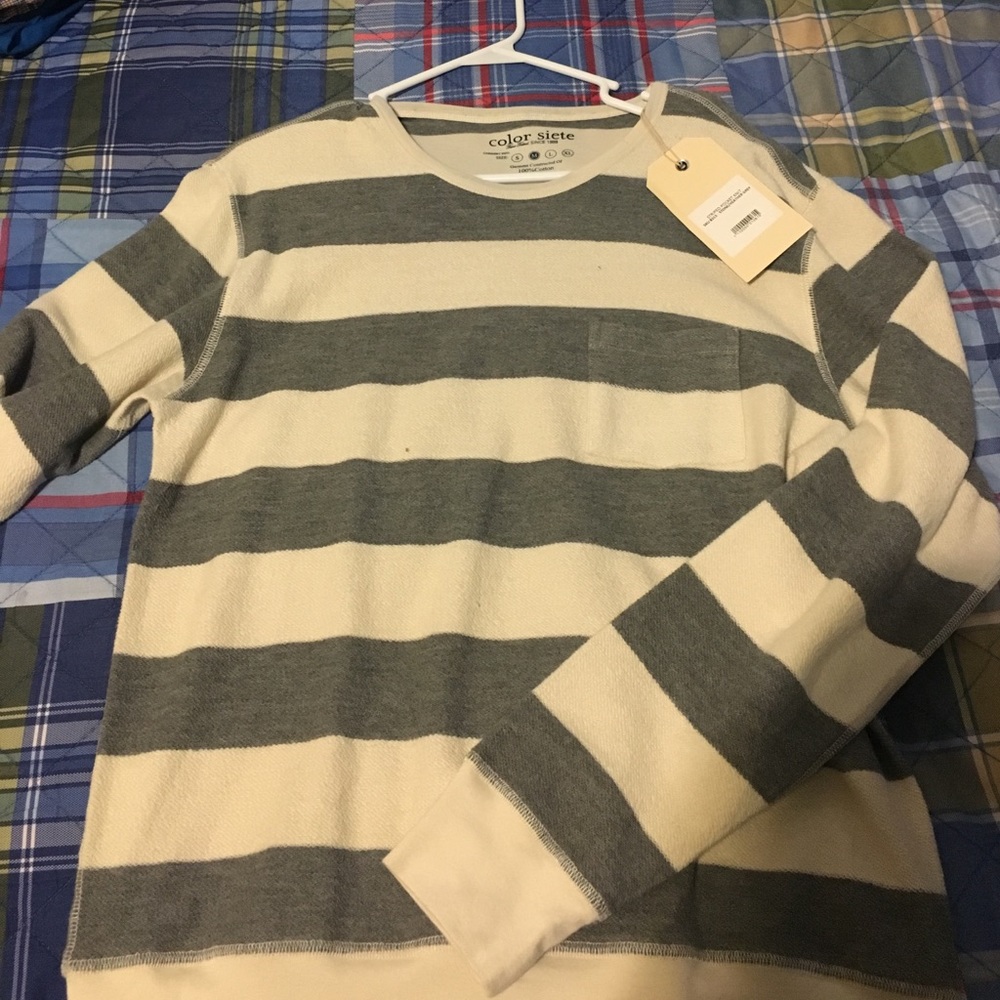 Casual long-sleeve shirt