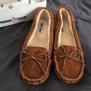 NEW NEVER WORN STILL IN BOX Minnetonka Moccasins