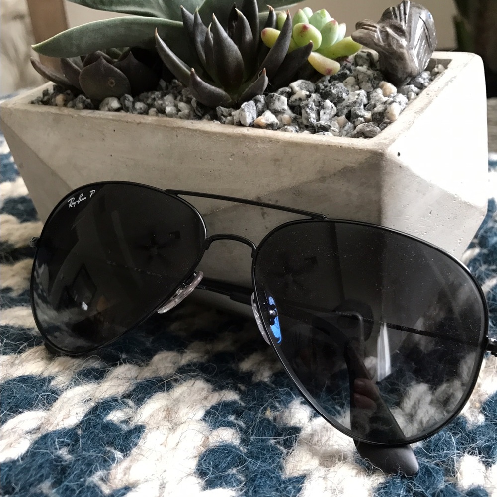 Ray Ban Matte black polarized aviators 🕶