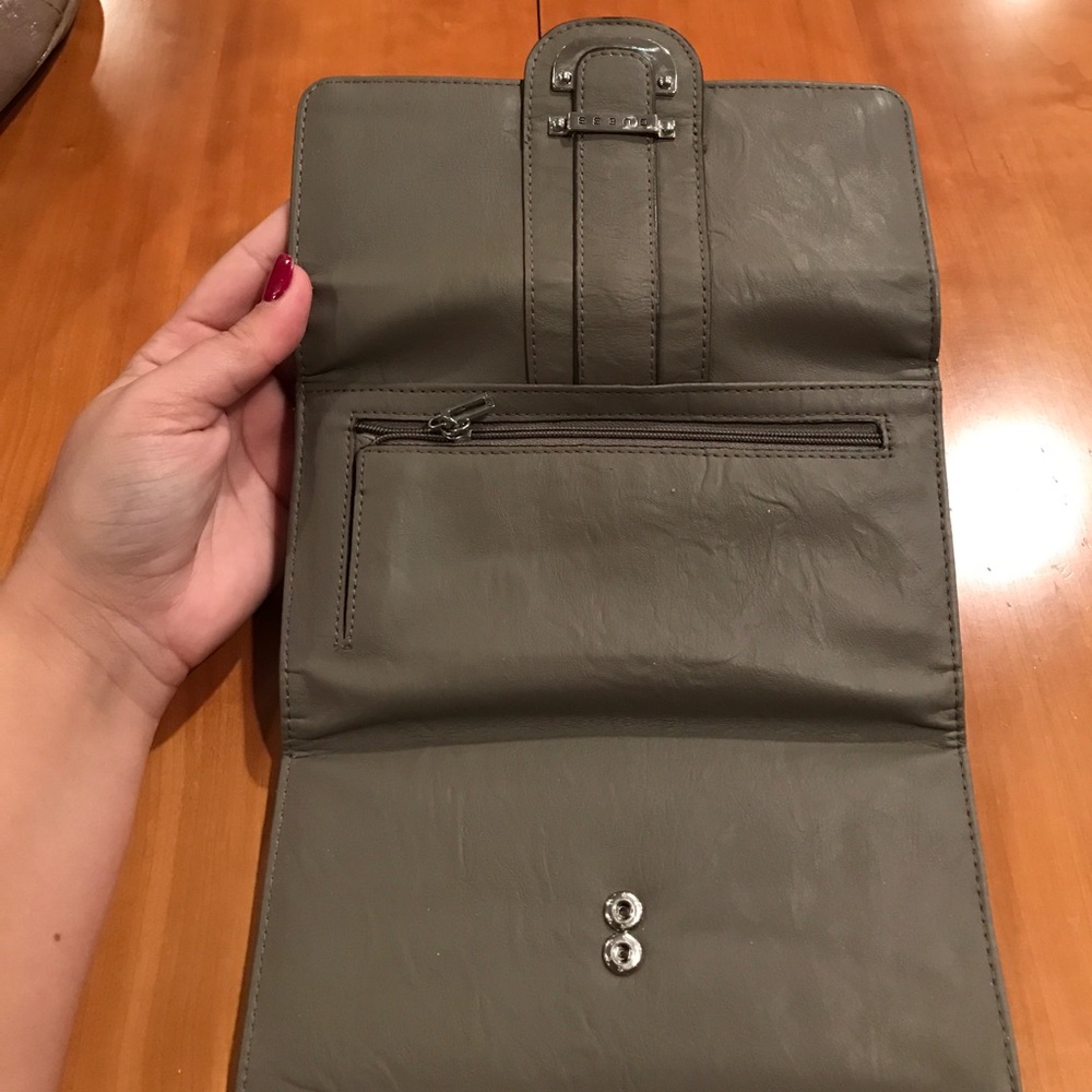 GUESS Tan Wallet - Picture 3 of 3