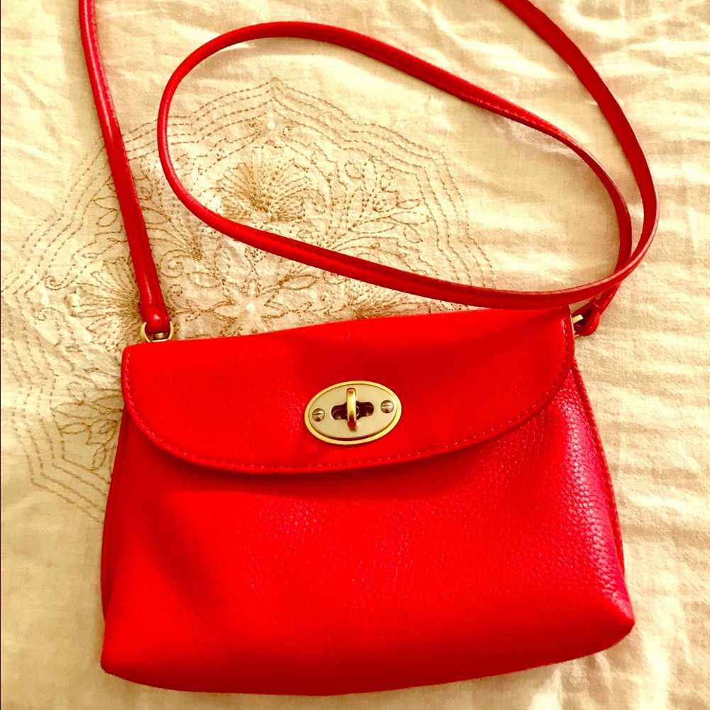 Fossil leather cross body NWOT. Offers 👍🏼👍🏼