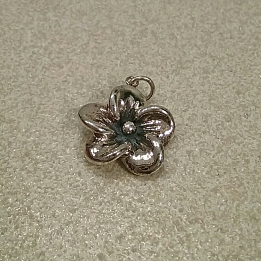 Silver flower pendant