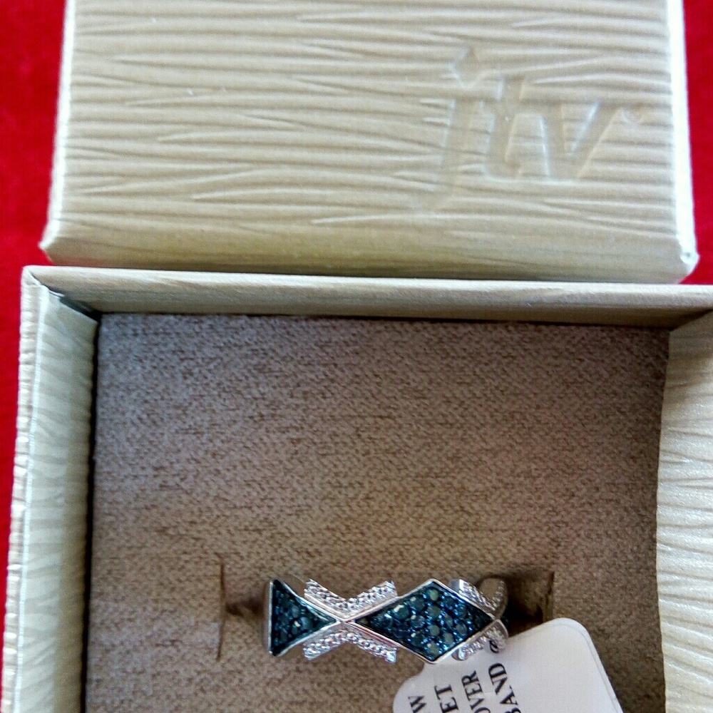 Park Avenue.25ctw Round Blue Velvet Diamond